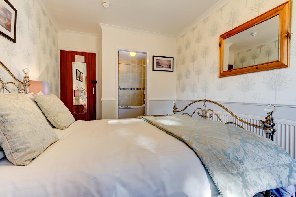 Meadfoot Guesthouse Room Only Accommodation For Adults 윈더미어 외부 사진